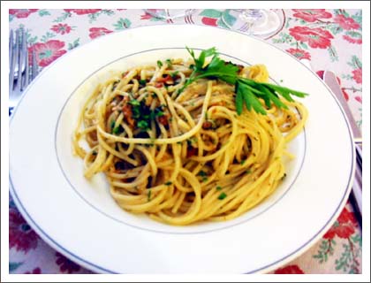 新鮮なシチリア産ウニのスパゲッティ