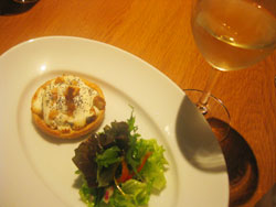 山羊のチーズと洋梨のタルト