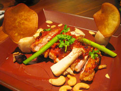 若鶏もも肉のロースト サンバルソース