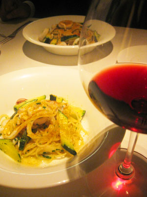 赤イカとズッキーニとボッタルガのパスタ